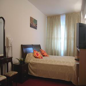 Standard double with private facilities (shower)