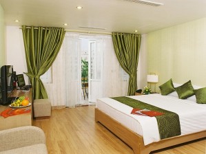 Deluxe double with city view, balcony, private facilities (bath and shower), and breakfast