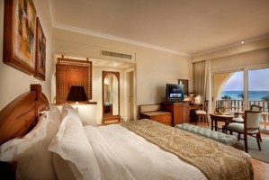 Deluxe double for single use with sea view, balcony, and private facilities (bath and shower)