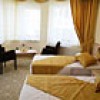 Standard single with city view, french bed, and private facilities (bath and shower)