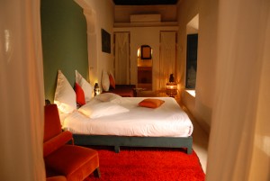 Deluxe double with panoramic view, king bed, and private facilities (bath and shower)