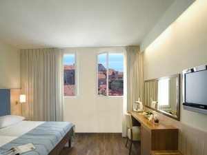 Standard double or twin with city view, and private facilities