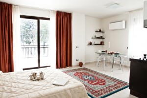 2 person deluxe 1 room apartment with city view, king bed, and private facilities
