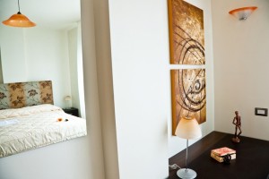 6 person deluxe 2 room apartment with city view, king bed, and private facilities
