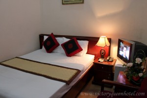 Superior single with private facilities (bath and shower)