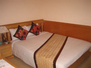 Standard single with private facilities (bath and shower)