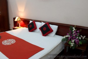 Deluxe single with private facilities (bath and shower)