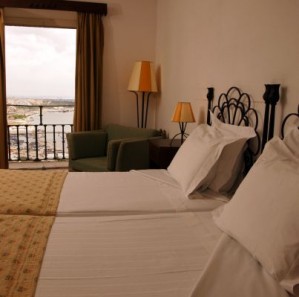 Double or twin with private facilities (bath)
