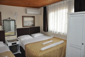 Extra large quad with city view, queen bed, and private facilities (bath and shower)