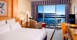 Deluxe single with sea view, balcony, and private facilities