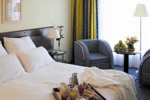 Superior single with city view, garden, and private facilities