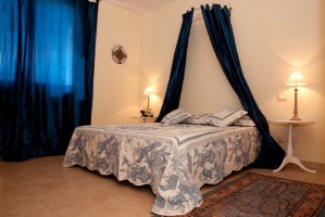 Standard double with garden view, and private facilities (shower)