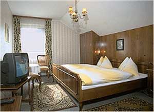 Standard double or twin with private facilities (shower)