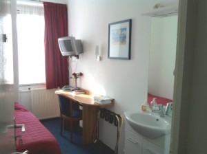 Single with private facilities