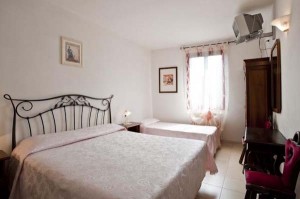 Triple with garden view, private facilities (shower), and breakfast
