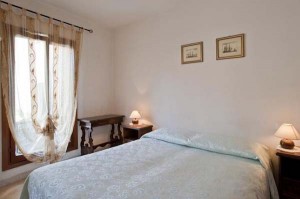 Double with garden view, private facilities (shower), and breakfast