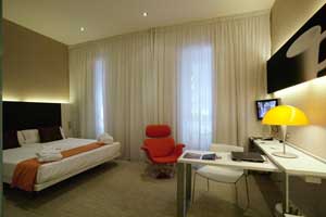 Deluxe single with king bed, and private facilities