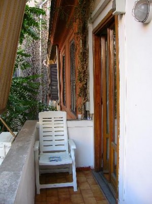 Standard single with private facilities (shower), and breakfast