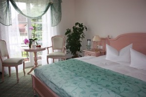 Standard double with garden view, and private facilities (bath and shower)