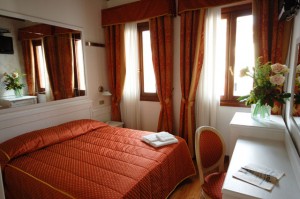 Standard double or twin with city view, and private facilities (shower)