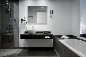 Junior double with city view, king bed, and private facilities (bath and shower)