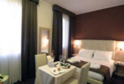 Classic twin with private facilities (shower), and breakfast
