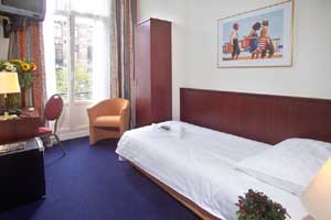 Single with private facilities