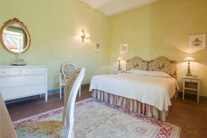 Classic double with garden view, private facilities (shower), and breakfast
