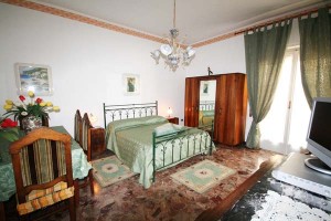 Standard triple with garden view, terrace, private facilities (bath and shower), and breakfast