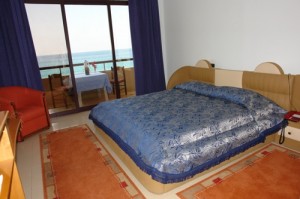 Standard double and 1 child with sea view, balcony, and private facilities (bath and shower)