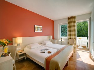 Standard twin with garden view, balcony, private facilities (shower), and full board
