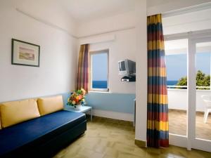 4 person superior apartment with sea view, balcony, and private facilities (shower)