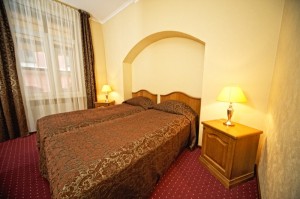 Comfort double or twin with city view, queen bed, private facilities (bath and shower), and breakfast