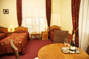 Comfort triple with city view, private facilities (bath and shower), and breakfast