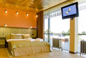 Junior double or twin and 1 child with canal view, and private facilities