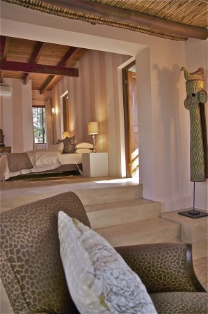 Comfort double with garden view, queen bed, private facilities (bath and shower), and breakfast