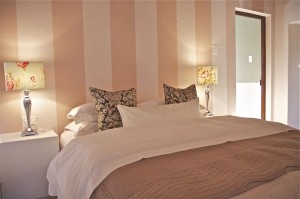 2 person comfort cottage and 2 children with city view, balcony, an extra bed, private facilities (bath and shower), and breakfast