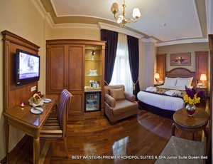 2 person junior 1 room suite and 1 child with city view, queen bed, and private facilities (bath and shower)